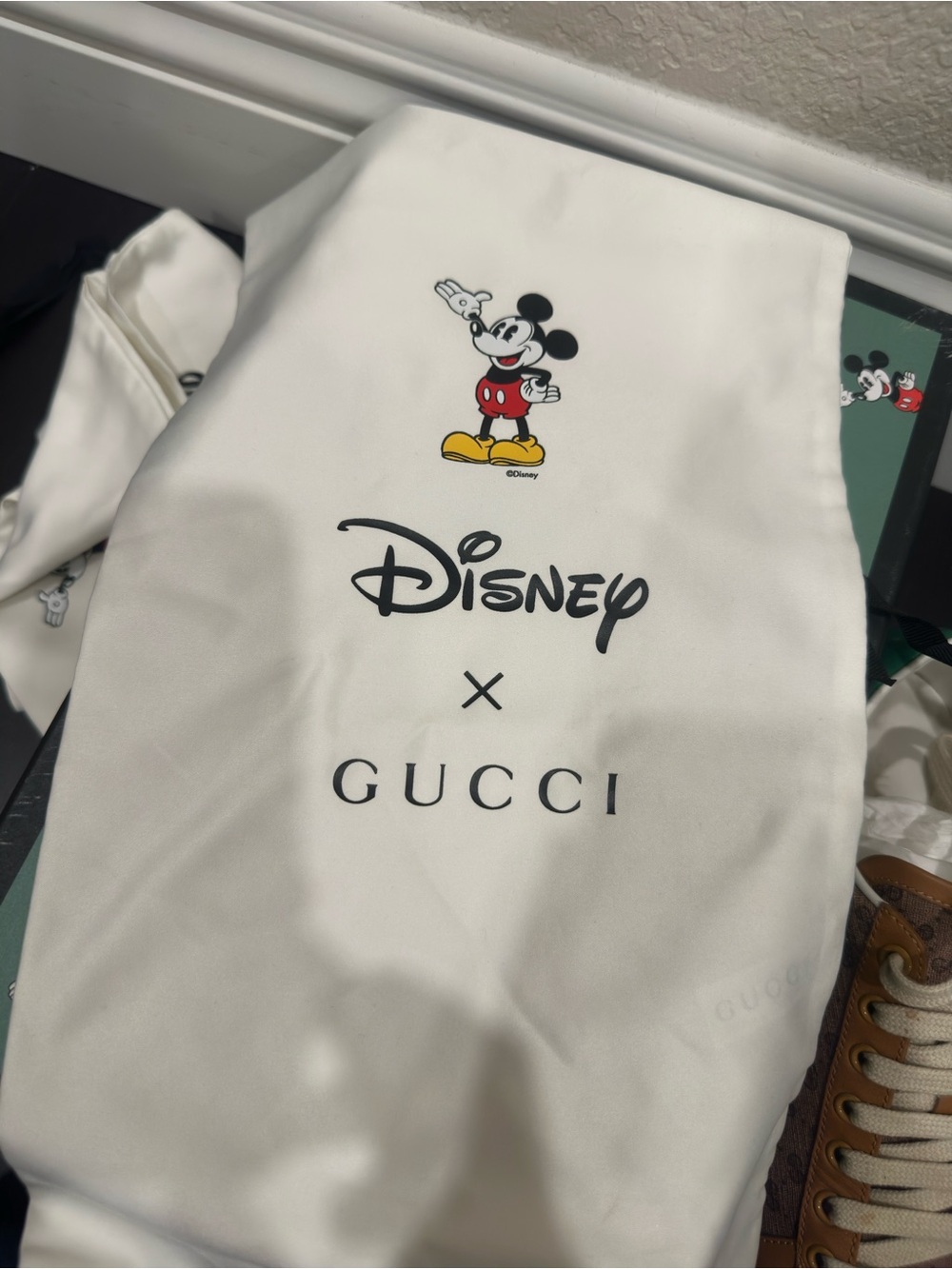 Gucci Brown Canvas Mickey Low-Top Women’s Sneakers with Green Heel - Picture 8 of 8